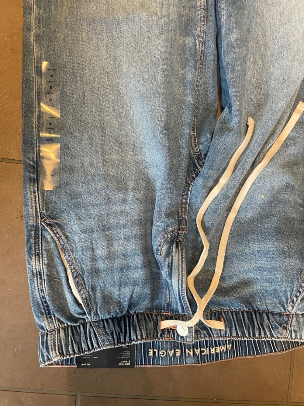 AE Low Rise Baggy Ultra wide leg jean - Picture 3 of 4
